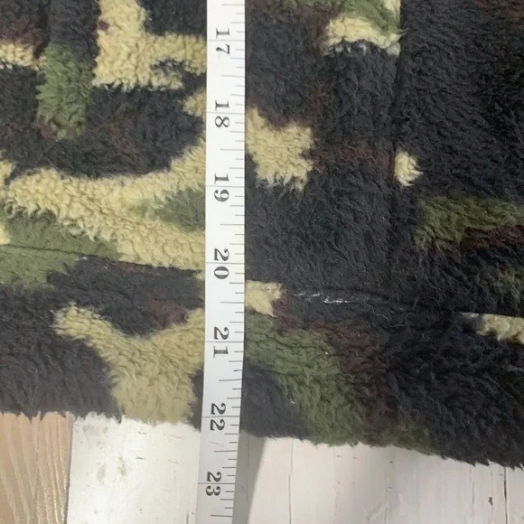 Blank NYC Faux Sherpa Teddy Camo jacket Size Small - Picture 9 of 10